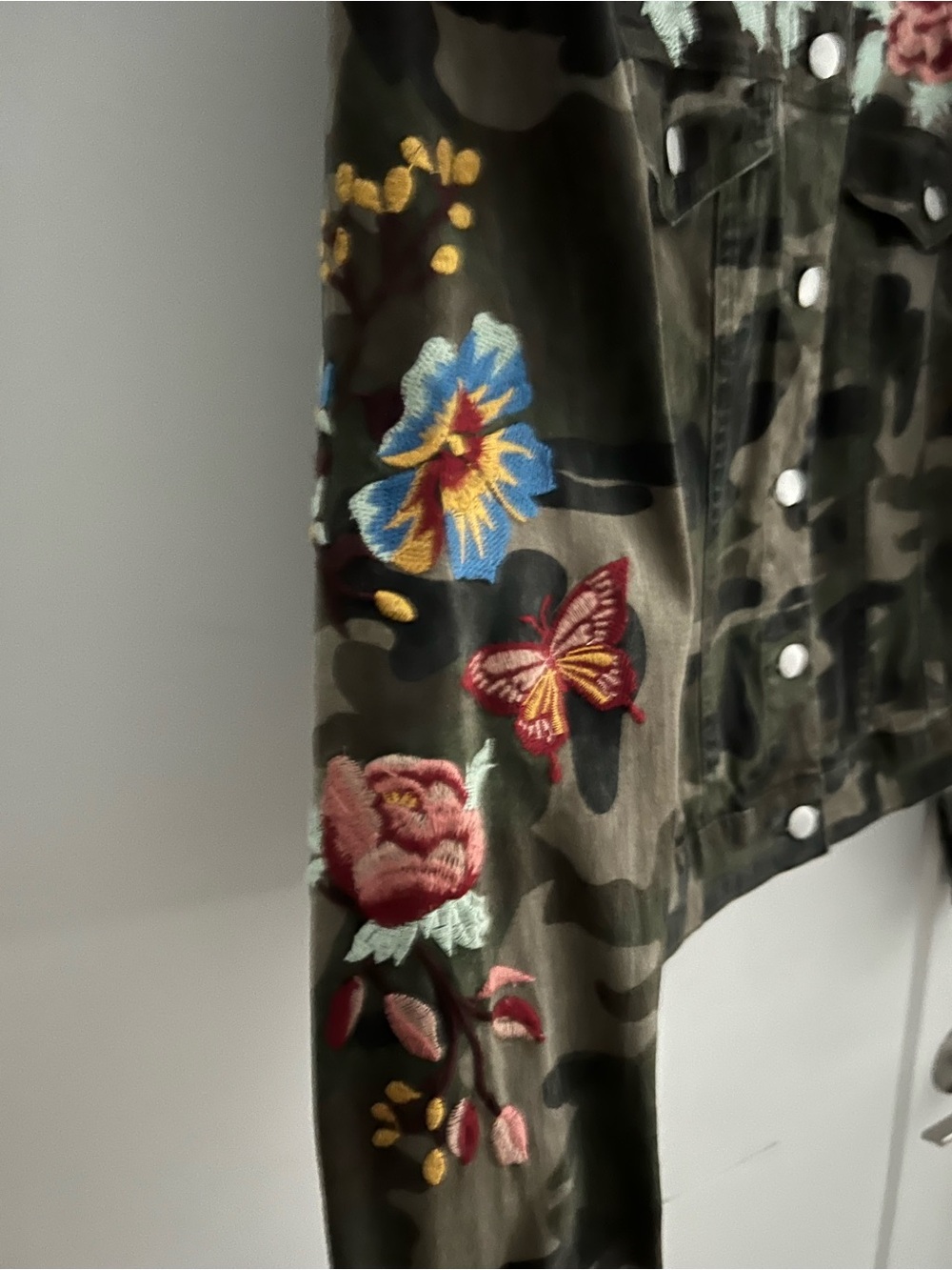 Embroidered Camouflage Denim Jacket - Olive Floral new - Picture 3 of 6
